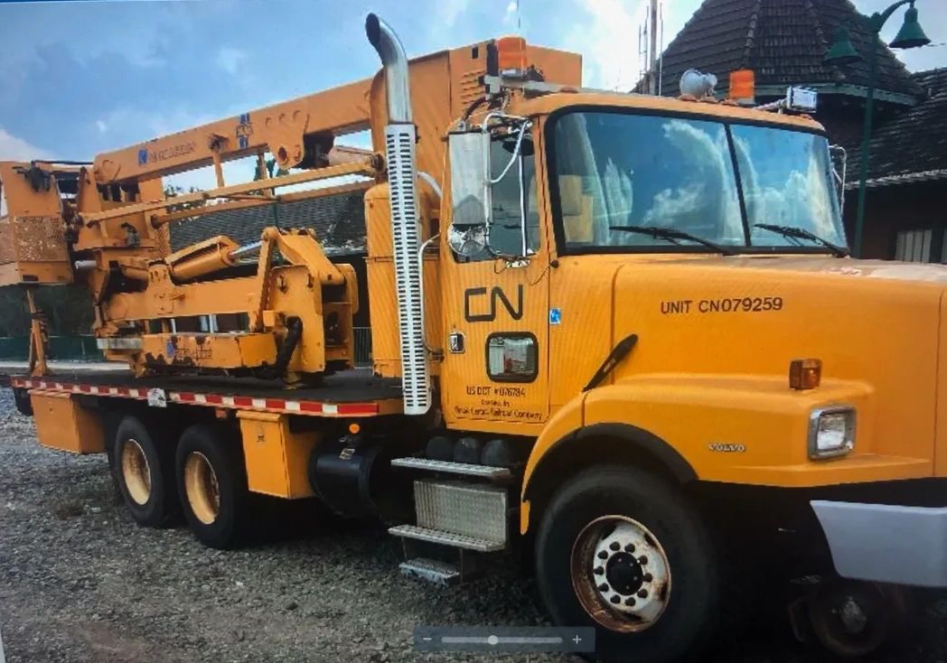 1999 VOLVO HIRAIL PLATFORM RAILROAD TRUCK